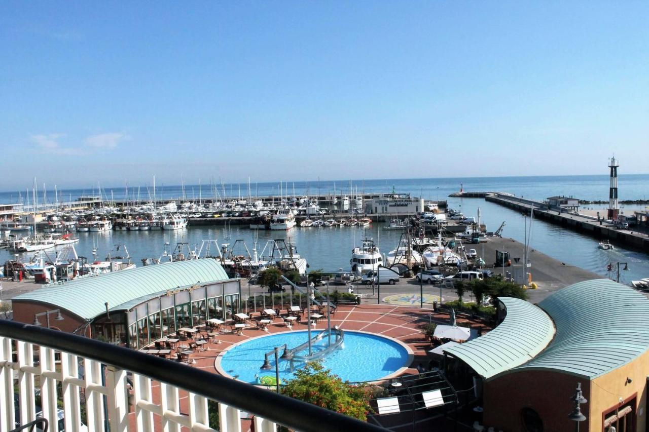 Residence Fiorella Cattolica Exterior foto