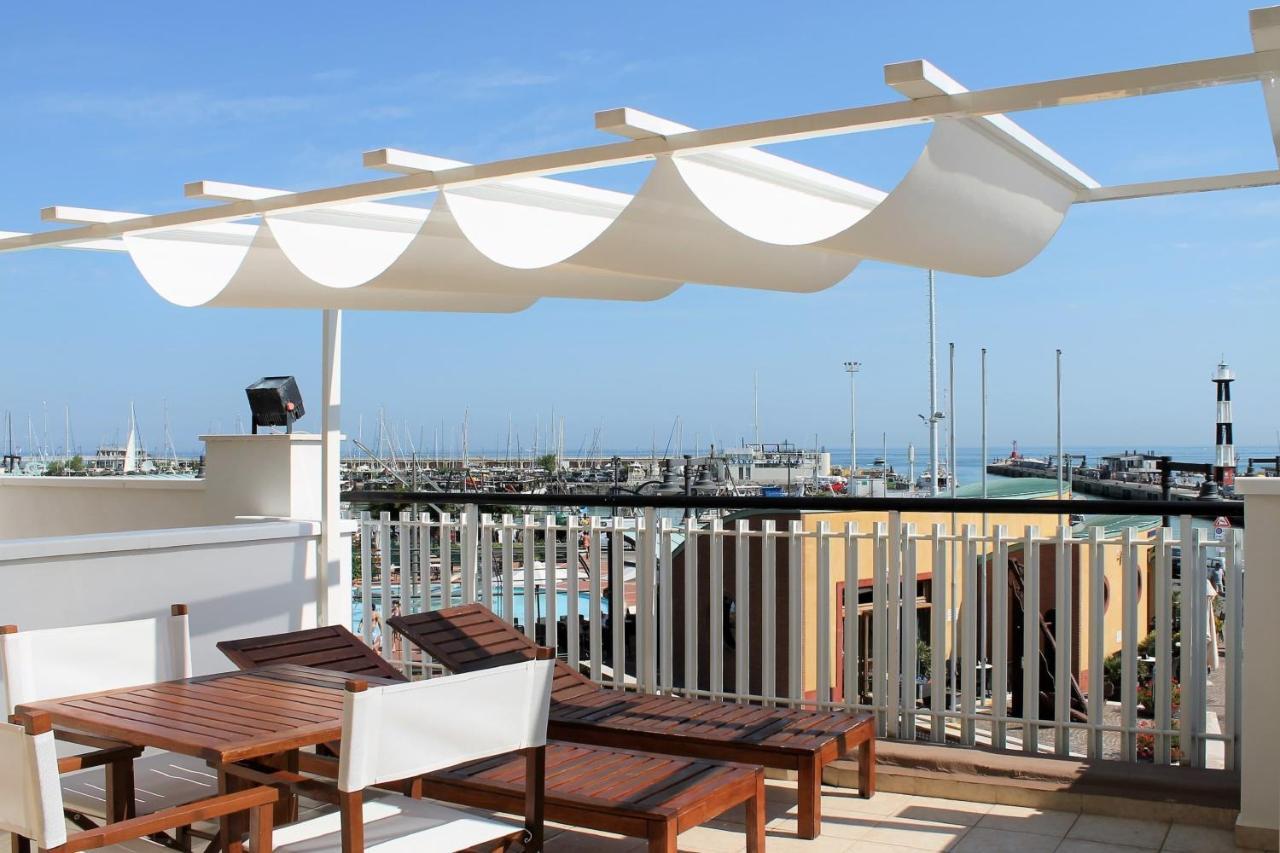 Residence Fiorella Cattolica Exterior foto