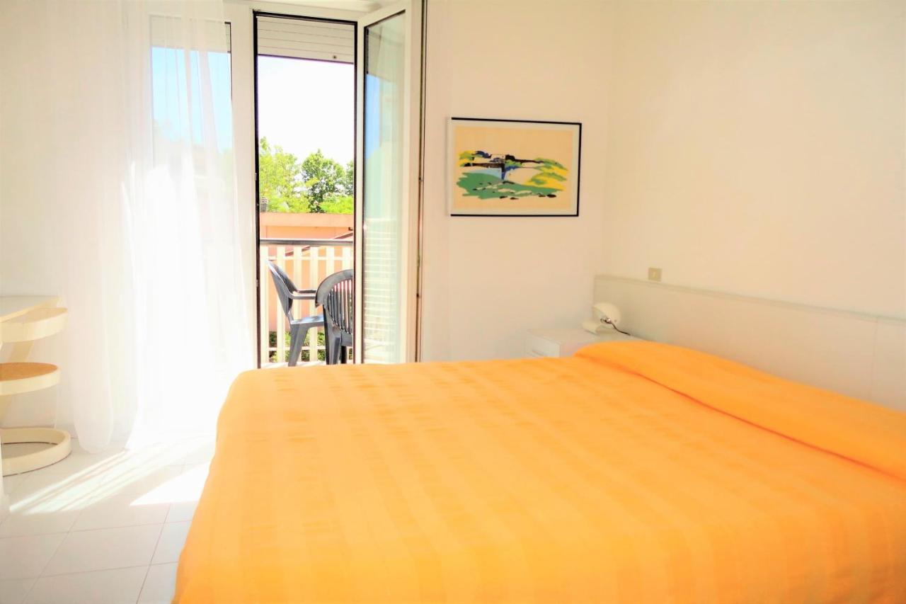 Residence Fiorella Cattolica Exterior foto