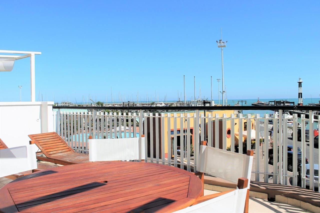 Residence Fiorella Cattolica Exterior foto
