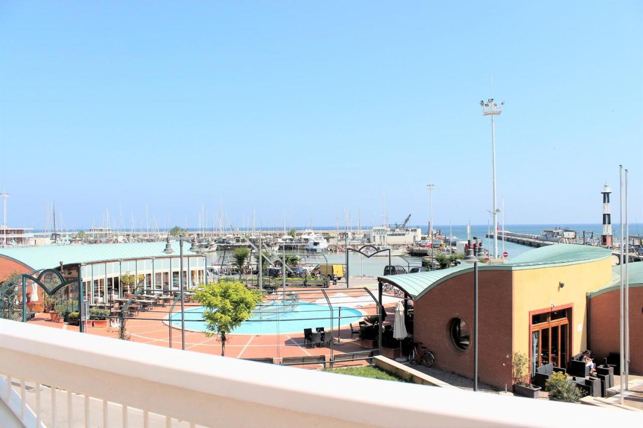 Residence Fiorella Cattolica Exterior foto