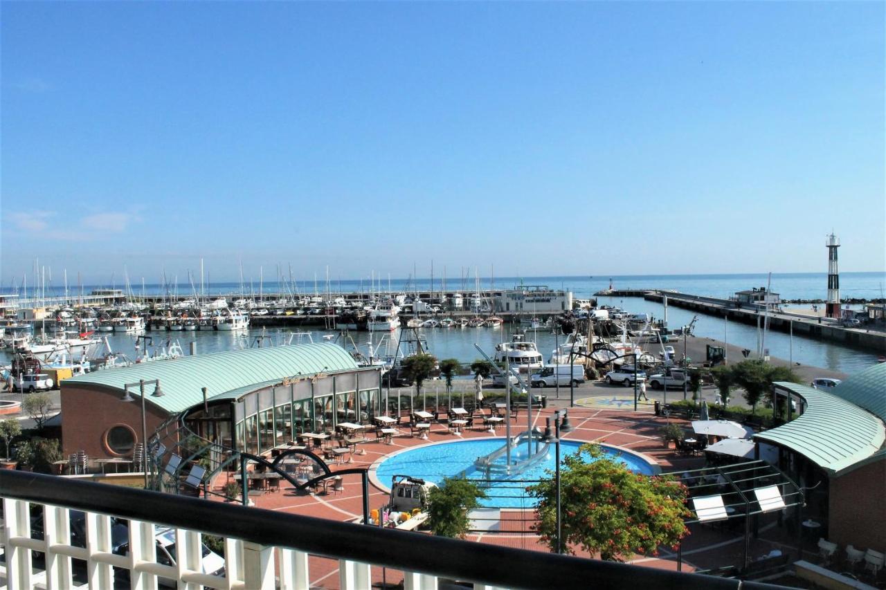 Residence Fiorella Cattolica Exterior foto