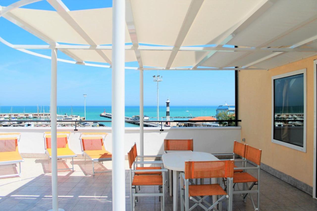 Residence Fiorella Cattolica Exterior foto