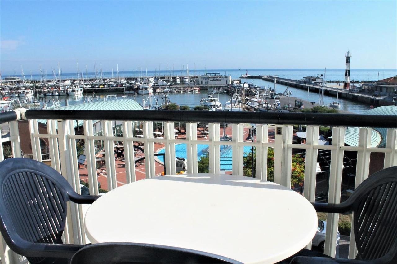 Residence Fiorella Cattolica Exterior foto