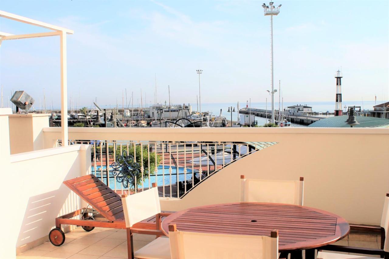 Residence Fiorella Cattolica Exterior foto
