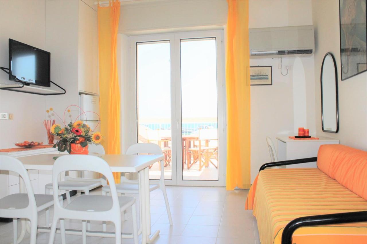 Residence Fiorella Cattolica Exterior foto
