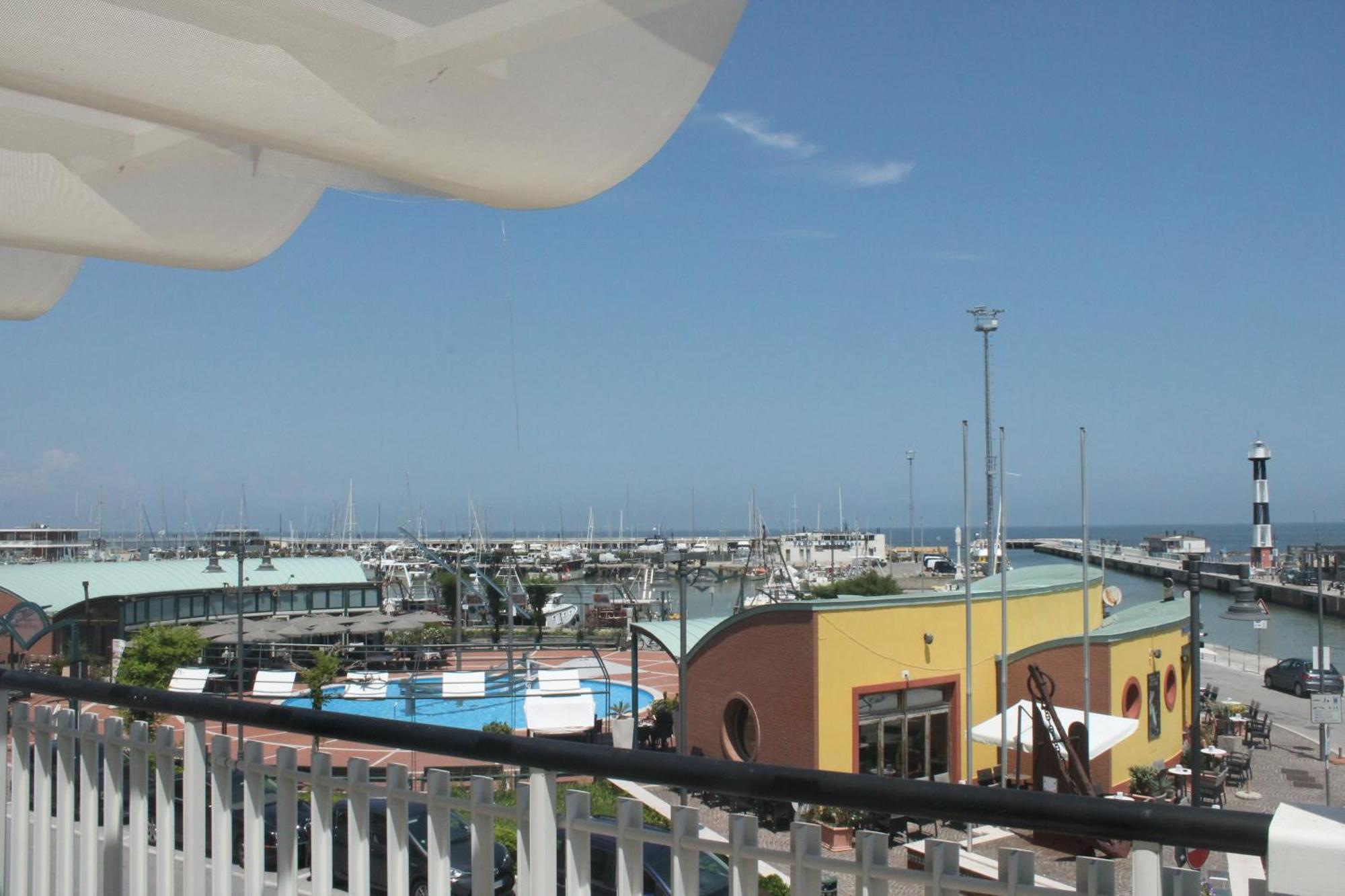 Residence Fiorella Cattolica Exterior foto
