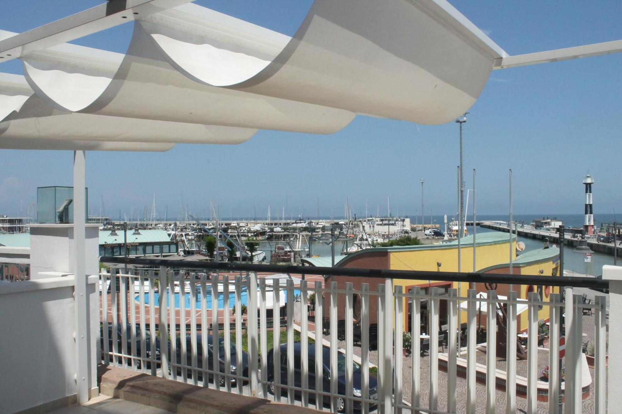 Residence Fiorella Cattolica Exterior foto