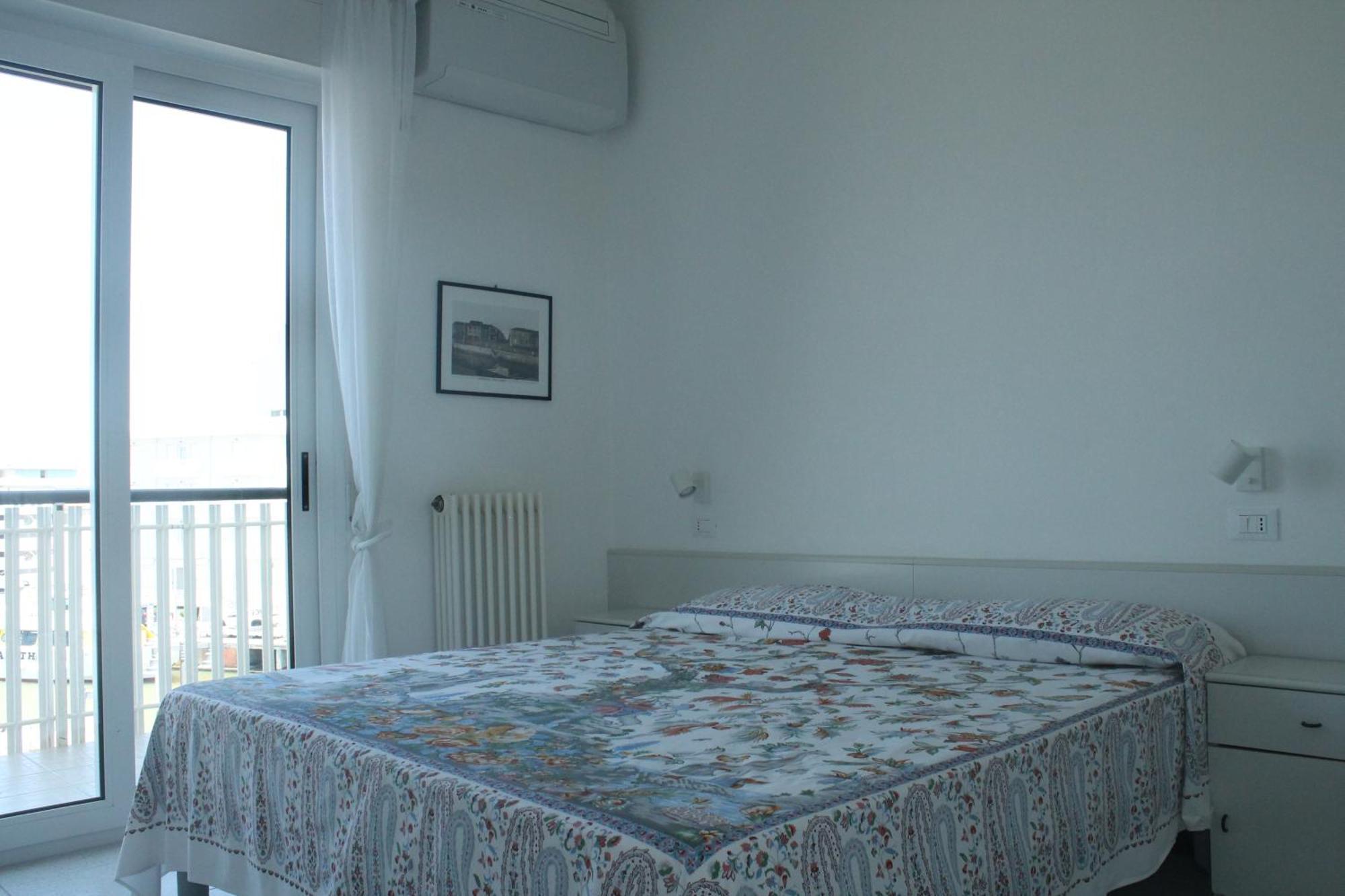 Residence Fiorella Cattolica Exterior foto
